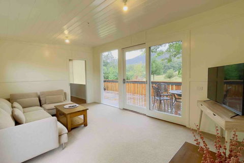 Tiny House At Gilderoy Valley Views - Holiday Cairns 3