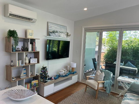Woonona Family Beach Villa 2 Bedroom Brand New - Holiday Cairns 3