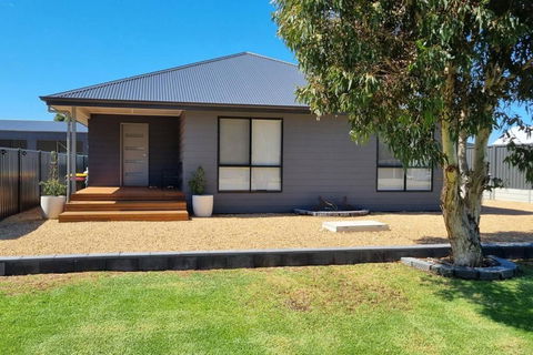 Wellington Marina70 - Holiday Cairns 1