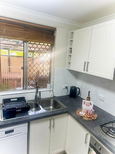 Queen Of The Desert Villa Secure & Gated 2 Bdrm Home - Holiday Cairns 2