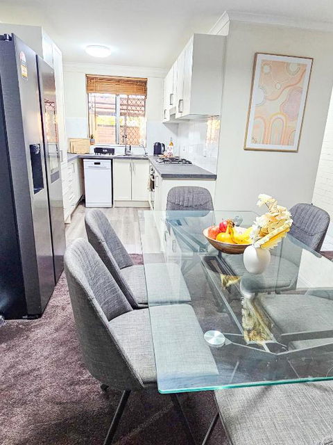 Queen Of The Desert Villa Secure & Gated 2 Bdrm Home - Holiday Cairns 0