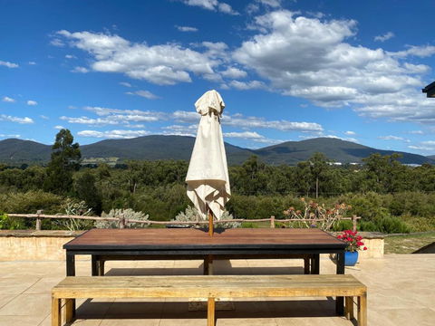 Yarra Valley Country Escape - Holiday Cairns 0