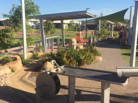 Zenhouse: 4BR Stylish Work/Family Home In Muirhead - Holiday Cairns 1