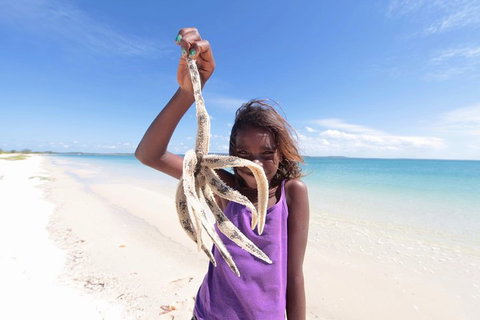 Gay-Wu Woman's 5 Day Yolngu Homeland Tour - Holiday Cairns 3