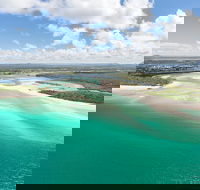 Deluxe Seaplane Tour Noosa to Glasshouse Adventure for 2 with Photobook - Holiday Cairns