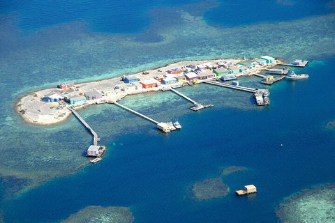 Abrolhos Islands Fixed-Wing Scenic Flight - Holiday Cairns 3