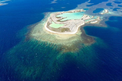 Abrolhos Islands Fixed-Wing Scenic Flight - Holiday Cairns 4