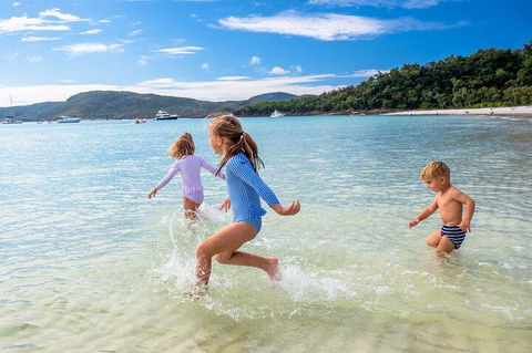 Whitehaven Beach And Daydream Island Cruise - Holiday Cairns 3